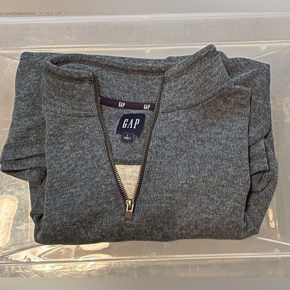 Just old jackets and hoodies trying to get rid of.Shoot me a price if interested - Picture 9 of 11